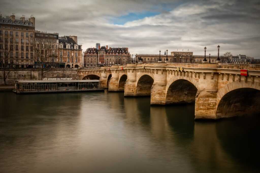 Cruising Under Pont Neuf: A Glimpse into Paris' Fascinating Past